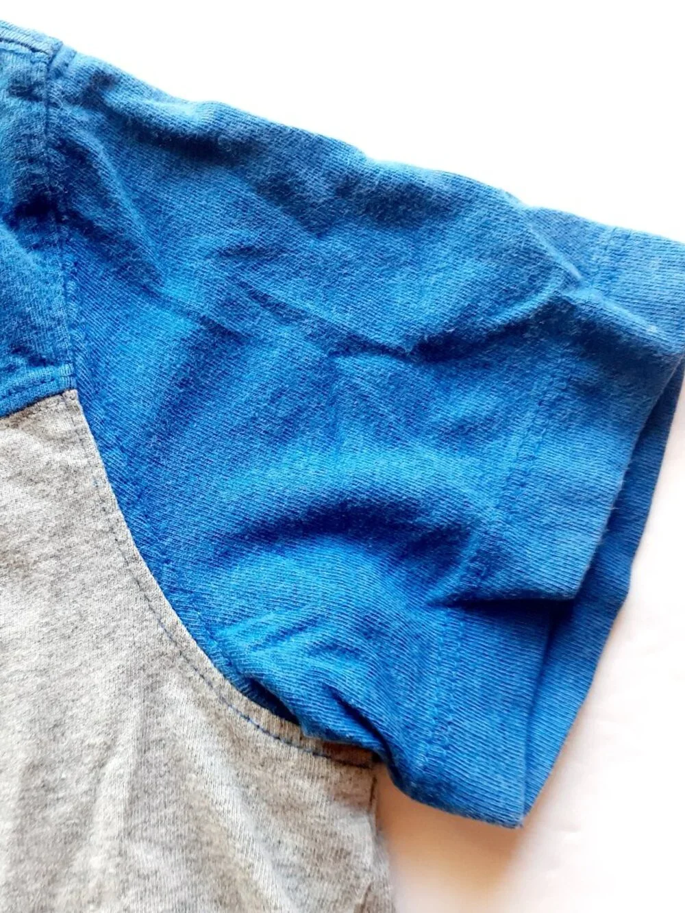 Old Navy Boys T-Shirt Gray Blue Short Sleeve Varsity Number 67 Size 4T
